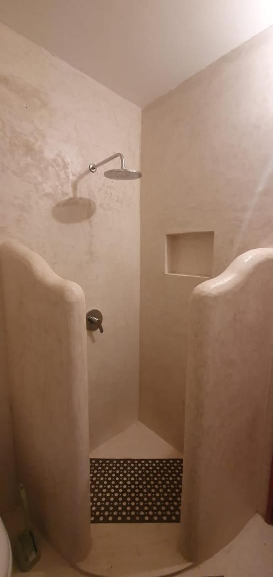 Kaleb'S Beachfront Serviced Studio Apartments Malindi Exterior photo