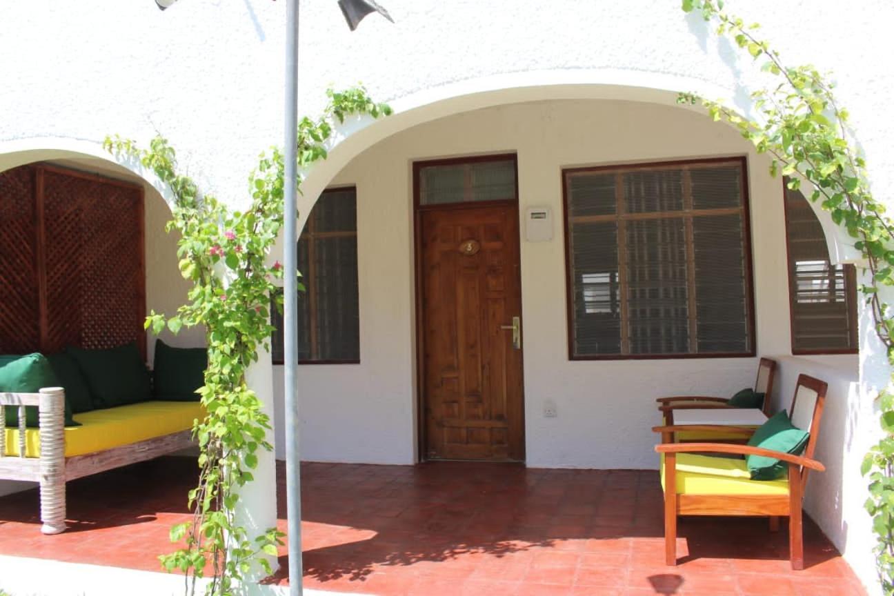 Kaleb'S Beachfront Serviced Studio Apartments Malindi Exterior photo