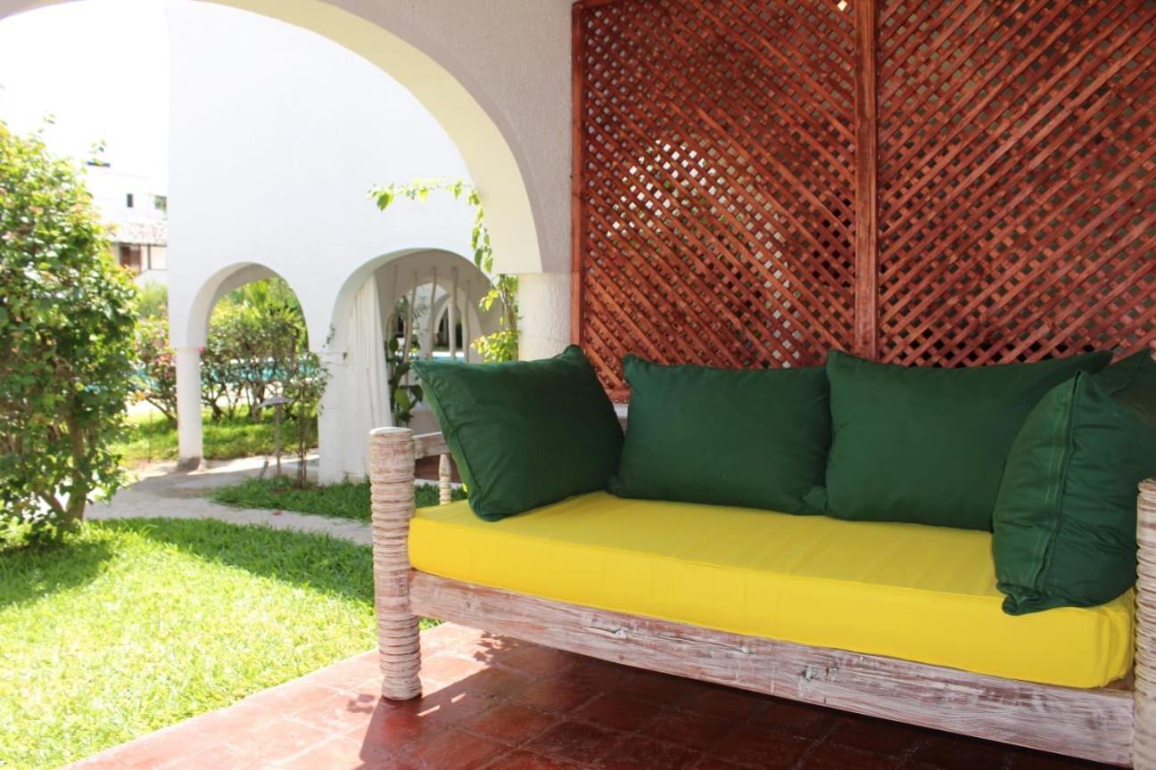 Kaleb'S Beachfront Serviced Studio Apartments Malindi Exterior photo