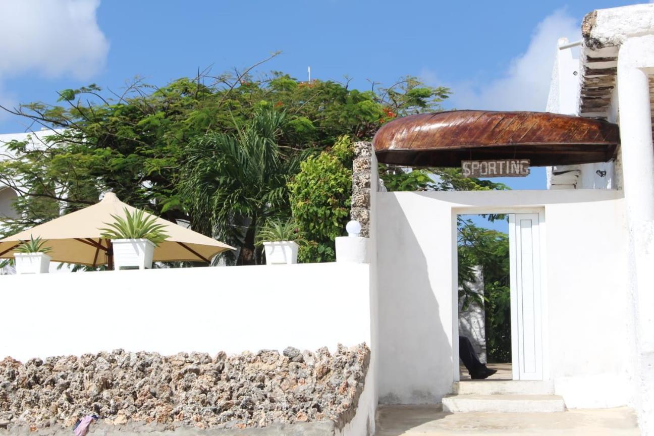 Kaleb'S Beachfront Serviced Studio Apartments Malindi Exterior photo