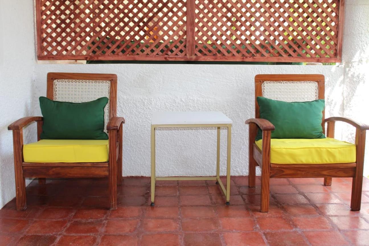 Kaleb'S Beachfront Serviced Studio Apartments Malindi Exterior photo