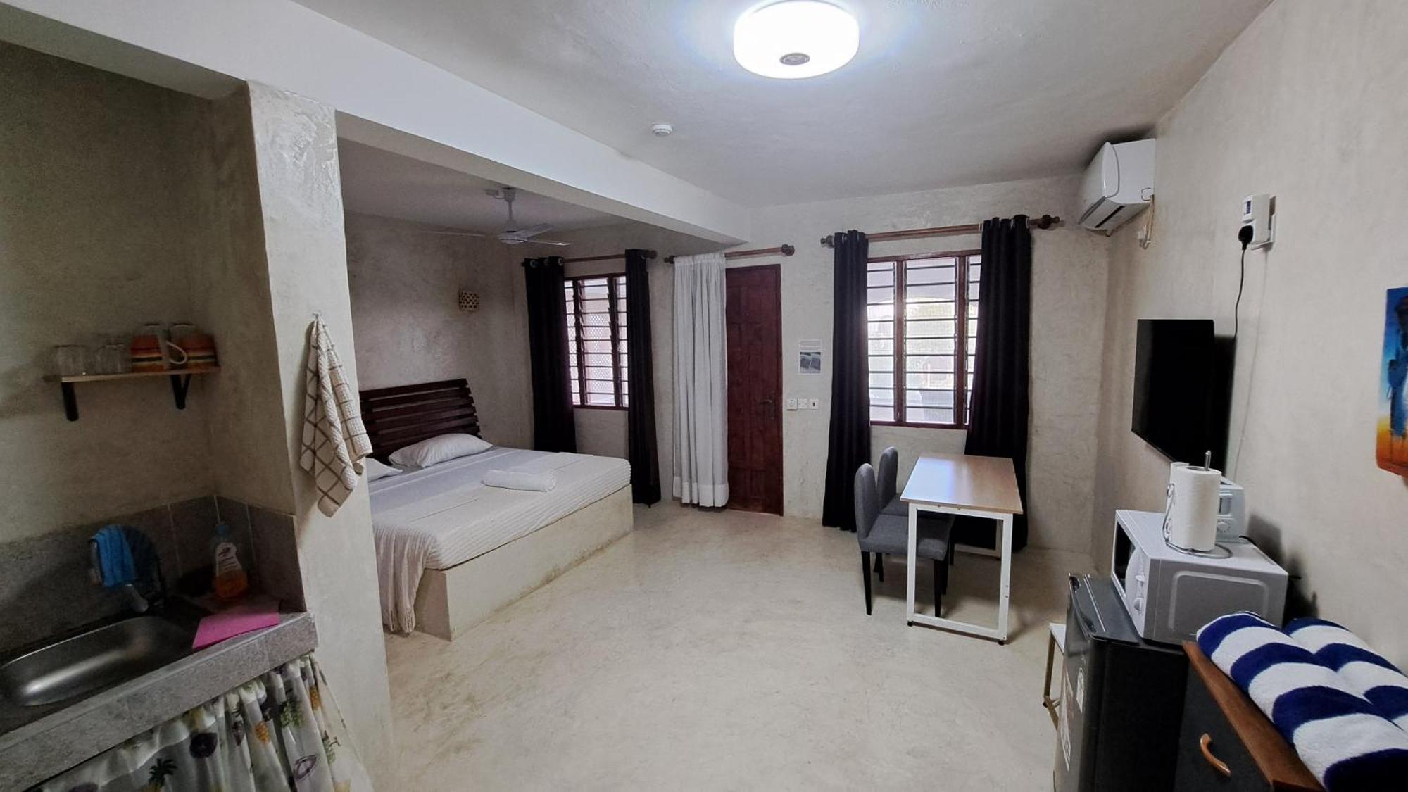 Kaleb'S Beachfront Serviced Studio Apartments Malindi Exterior photo