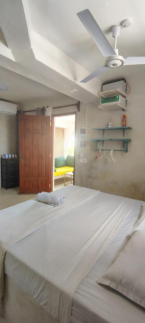Kaleb'S Beachfront Serviced Studio Apartments Malindi Exterior photo