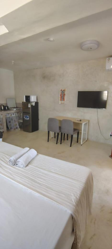 Kaleb'S Beachfront Serviced Studio Apartments Malindi Exterior photo