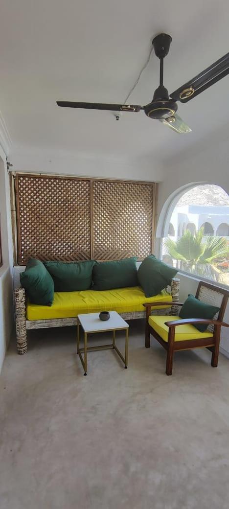 Kaleb'S Beachfront Serviced Studio Apartments Malindi Exterior photo